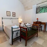 לינה וארוחת בוקר Masseria Lamiola Piccola 4*